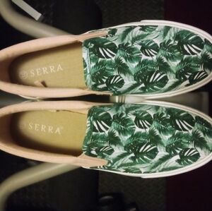 SERRA Aldi Exclusive 49796 green leaf & pink pull on shoes 10